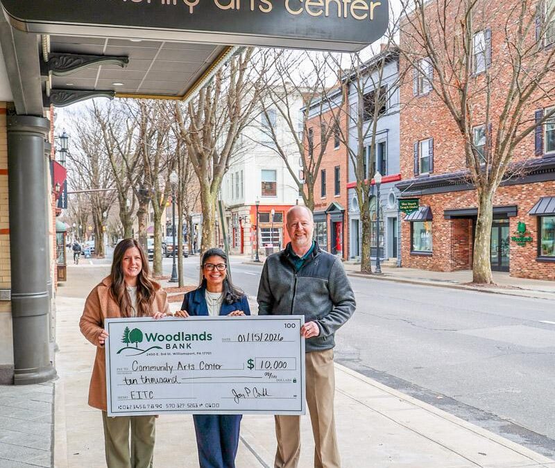 Woodlands Bank awards EITC funds to Arts Center